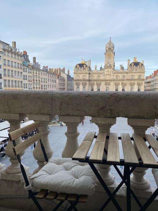 Grand Balcon Place Des Terreaux Лион Экстерьер фото